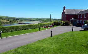 Bridgeview Farmhouse Bed And Breakfast